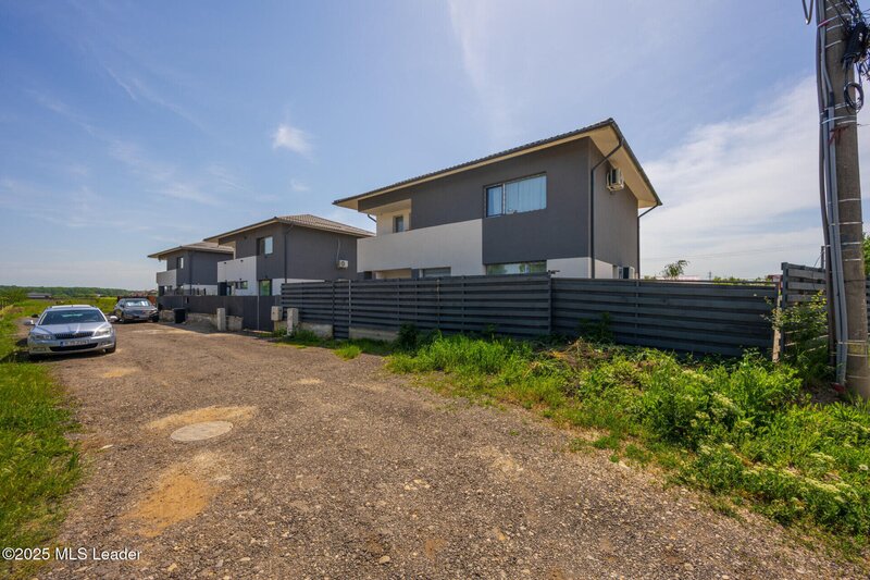 Balotesti, casa moderna 3 dormitoare, 140 mp, living generos, loc piscina-