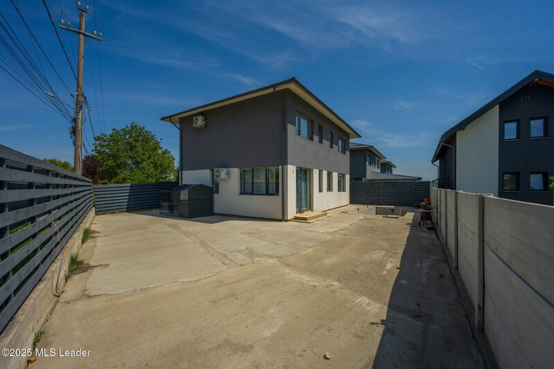 Balotesti, casa moderna 3 dormitoare, 140 mp, living generos, loc piscina-