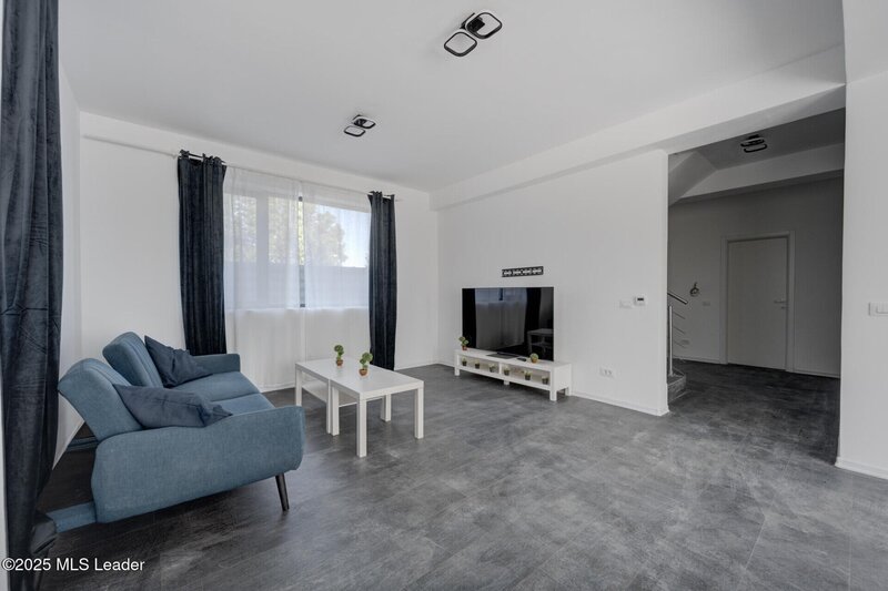 Balotesti, casa moderna 3 dormitoare, 140 mp, living generos, loc piscina-