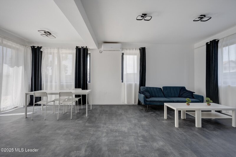 Balotesti, casa moderna 3 dormitoare, 140 mp, living generos, loc piscina-