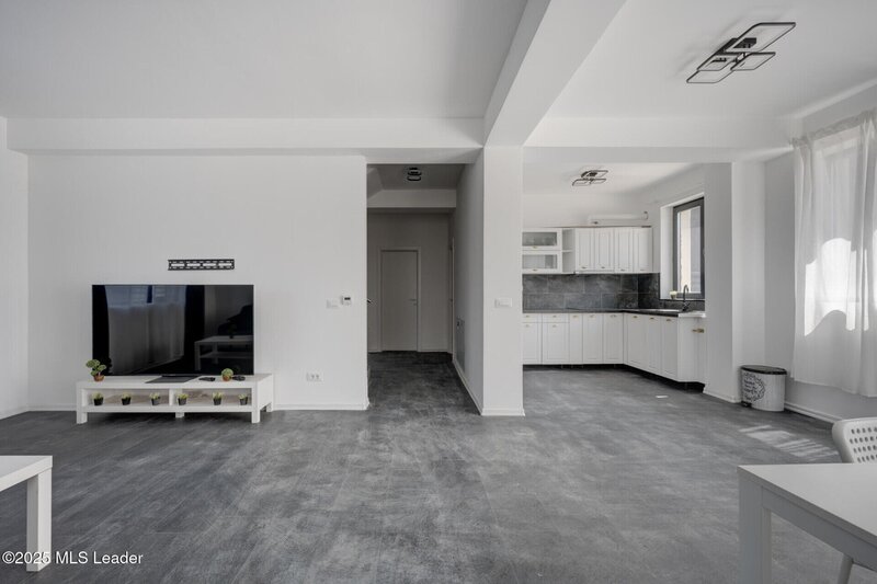 Balotesti, casa moderna 3 dormitoare, 140 mp, living generos, loc piscina-