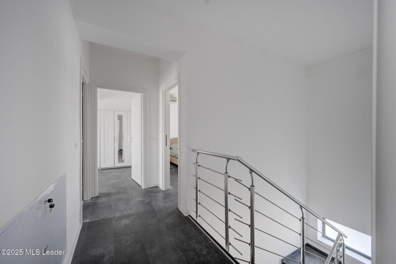 Balotesti, casa moderna 3 dormitoare, 140 mp, living generos, loc piscina-